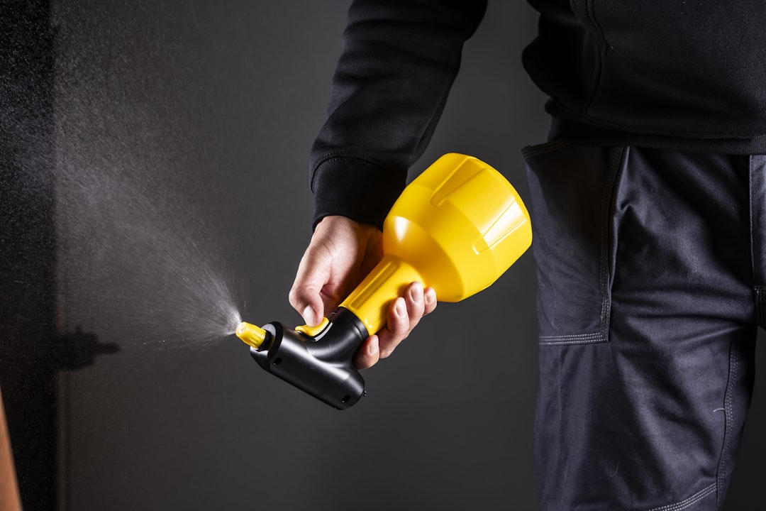 Photo by MESTO Sprayers Sprühgeräte A person is holding a spray gun.